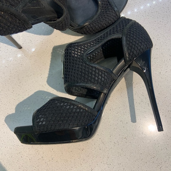 NEW Burberry mesh heels - Picture 3 of 4